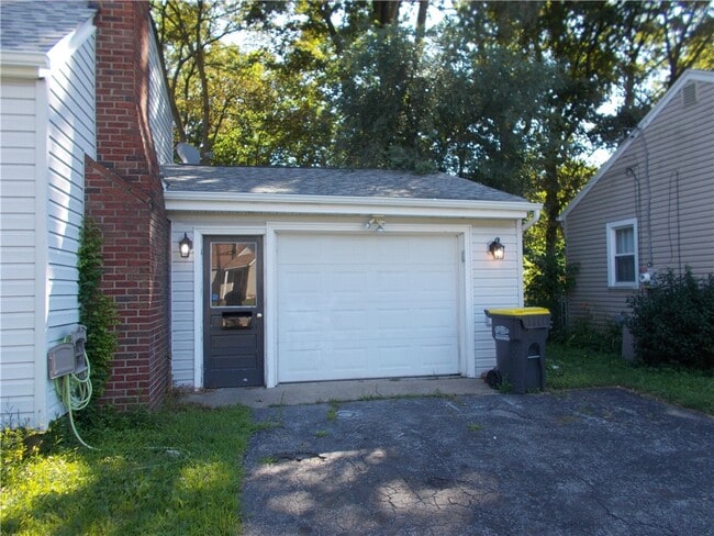 Photo - 70 Woodhill Dr