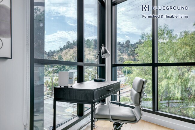 Photo - 1901 Blake Ave Unidad FL3-ID883