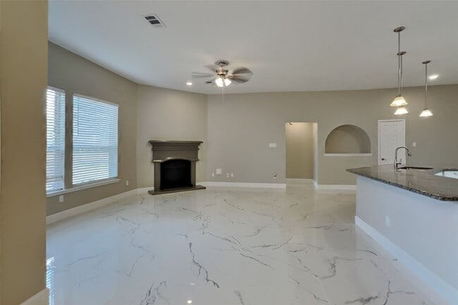 Building Photo - 18327 Bluewater Cove Dr