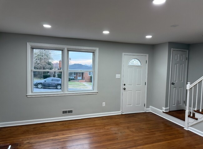 Photo - 1897 August Ave