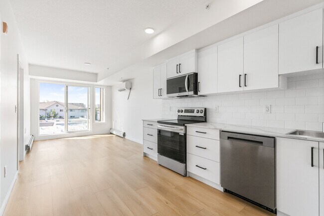 Building Photo - 10830-10114 114 St NW Unit 103