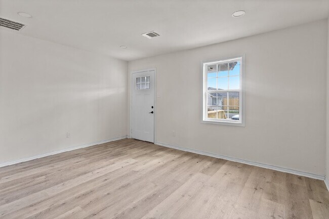 Photo - 5031 Mallow St