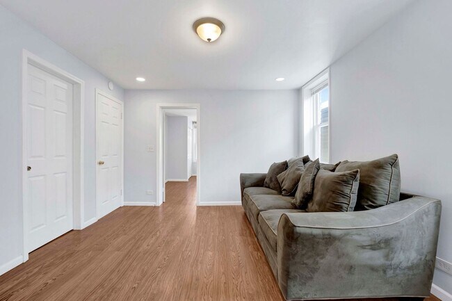 Photo - 465 W 27th St House