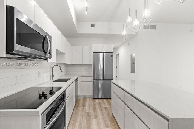 Photo - 101 Diplomat Pkwy Unit 1406