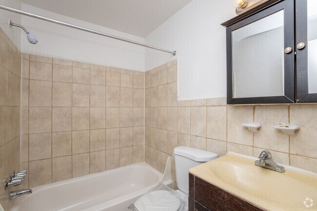 2BR, 1BA - 860SF - Bathroom