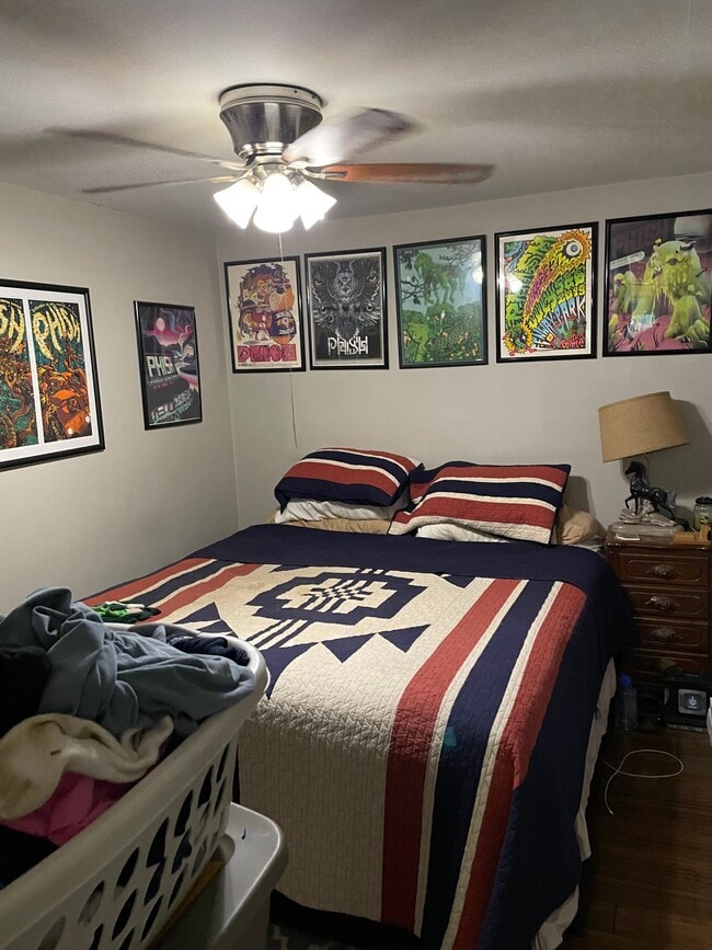 bedroom - 50 Allen St Unit 3