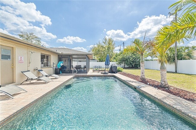 Building Photo - 1628 Country Club Blvd