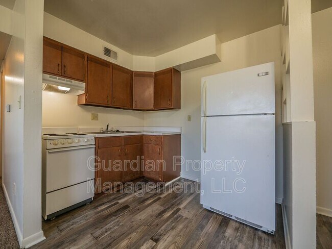 Photo - 1115 N College Dr