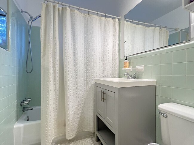 Photo - Renovated 1BR * Piedmont Park! ~ Steal of a Deal! Unit 286-01