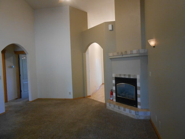 Photo - 1021 SW Crosscut Ct