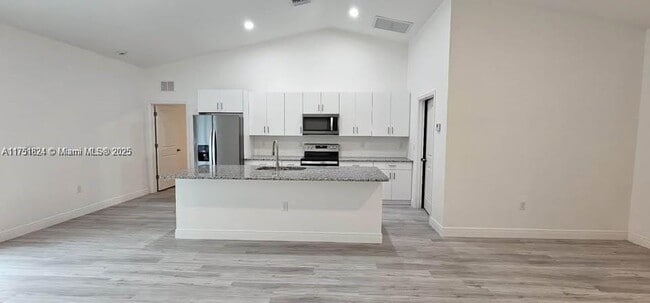 Photo - 611 Greenbriar Blvd