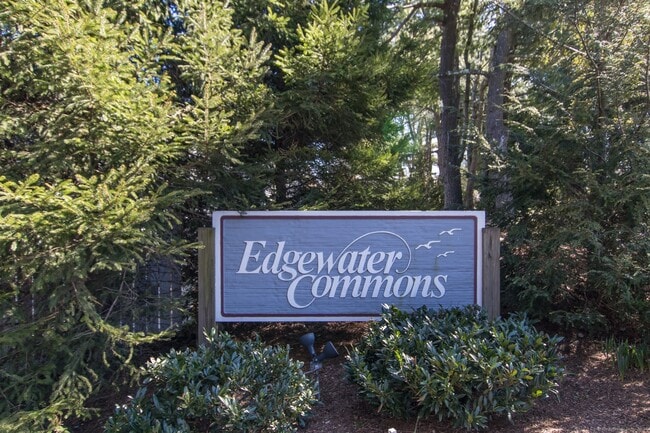 Building Photo - 32 Edgewater Commons Ln Unit 32