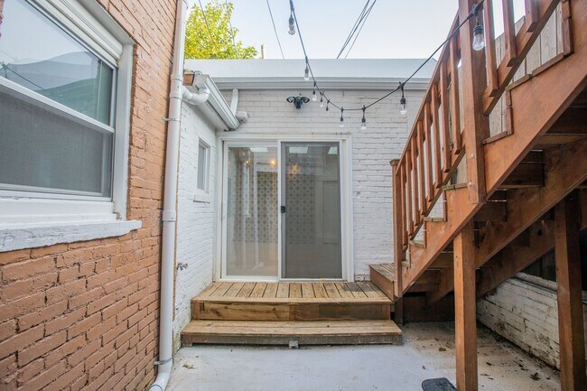 Photo - Lovely Studio Apartment in Truxton Circle ... Unidad ( C)