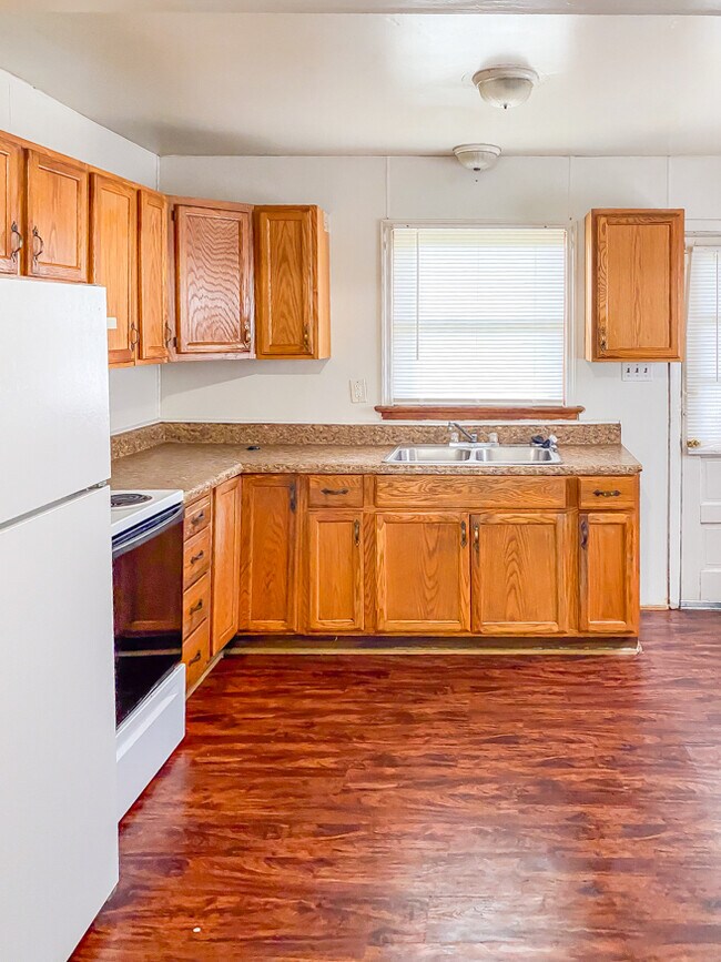 Photo - 108 E Roanoke St