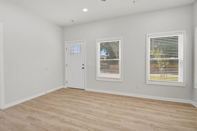 Photo - 4705 Boundary St