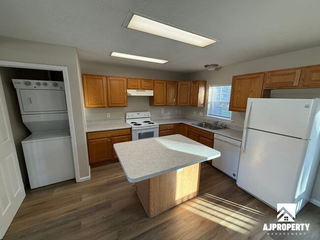 Photo - 931 S Newcomb Ave Unit #04