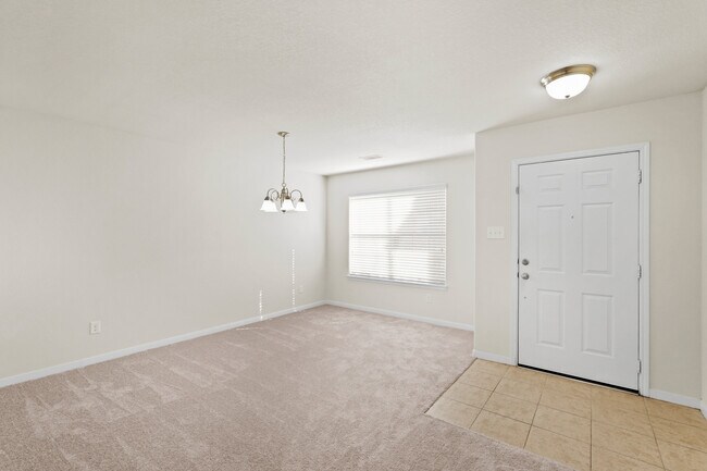 Photo - 1102 Honeysuckle Vine Dr