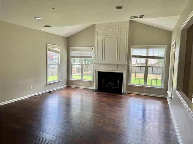 Photo - 230 Albrighton Ct