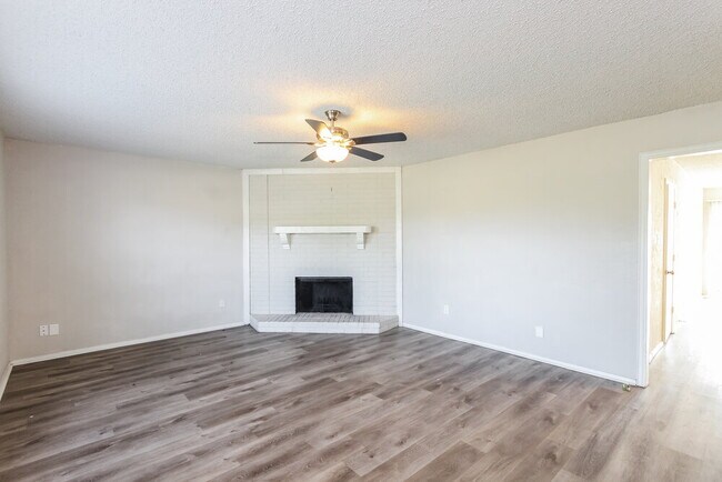 Photo - 1208 Grinnel Dr