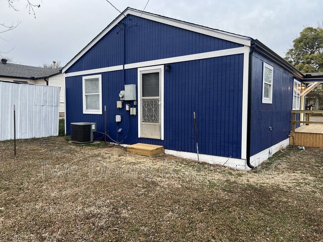 Photo - 504 Georgia St