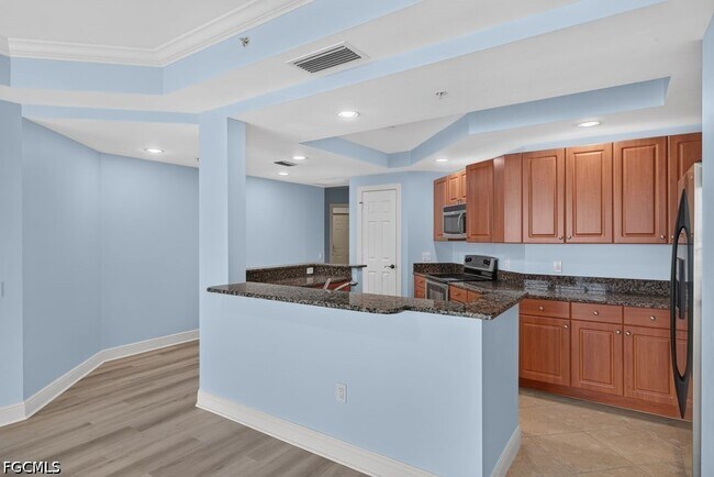 2743 First St Unit 2503