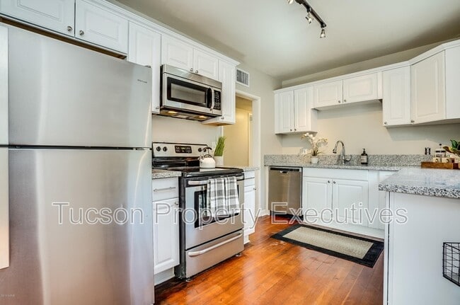Photo - 1040 E Linden St