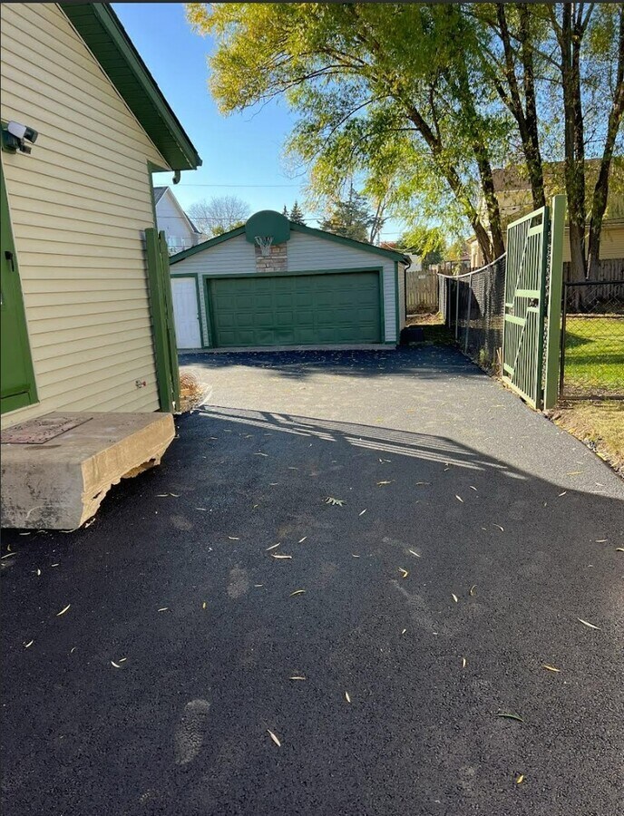 Photo - 20564 Elizabeth Ave