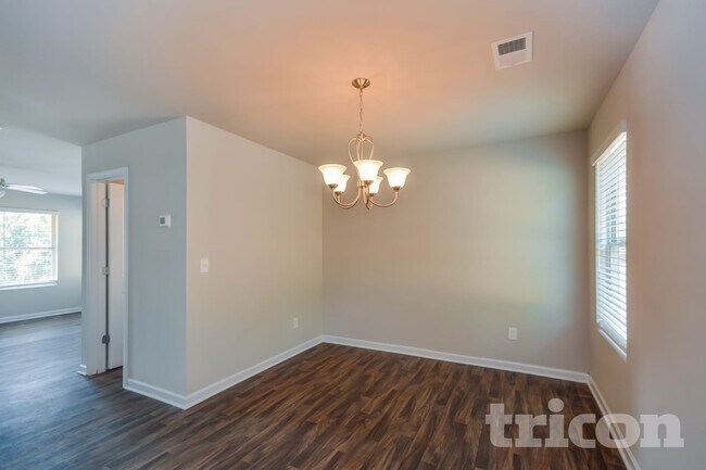 Photo - 35 Ascott Trace