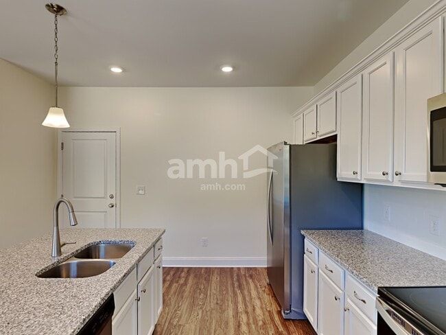 Photo - 2121 Overlake Cir