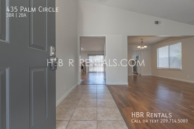 435 Palm Cir