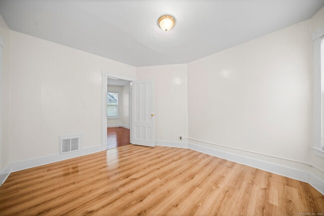 Photo - 217 Woodlawn Terrace