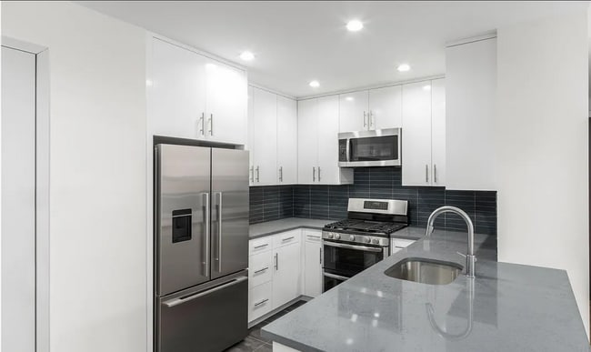 Building Photo - 74 Adelphi St Unit 2B Rental