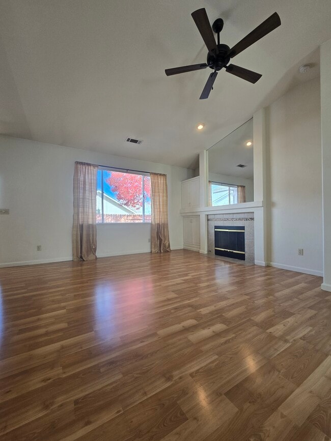 Photo - 1749 Bougainvillea Dr