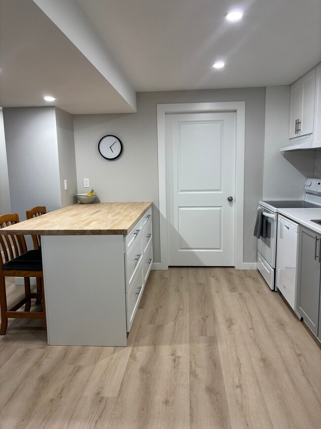 Photo - 2740 Alvaston Pl