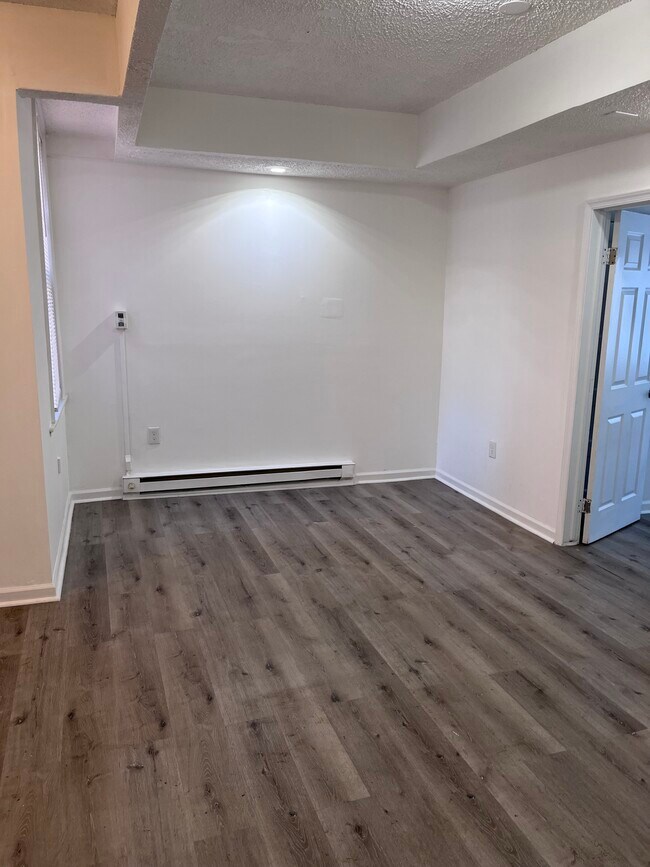 4944 N Broad St Unidad 2F