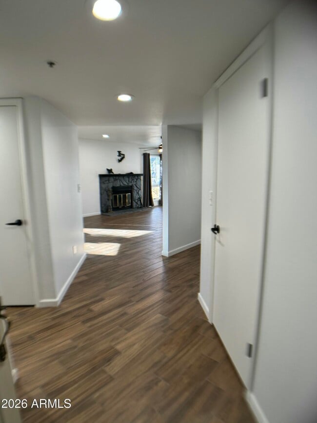 Building Photo - 905 N Beeline Hwy Unit 2