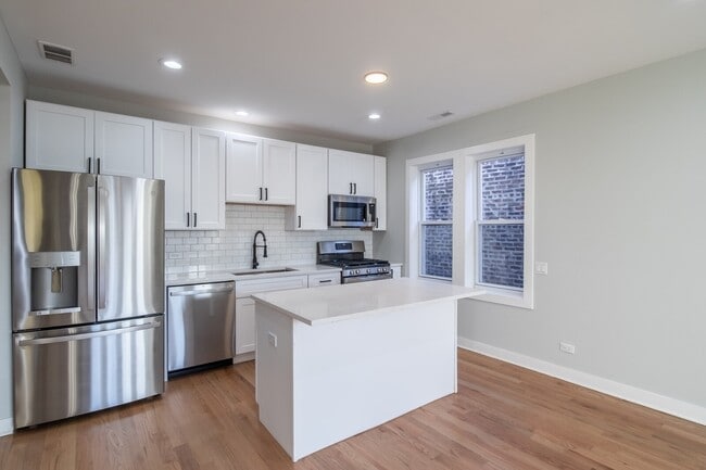 Photo - 6647 S St Lawrence Ave Unidad 2