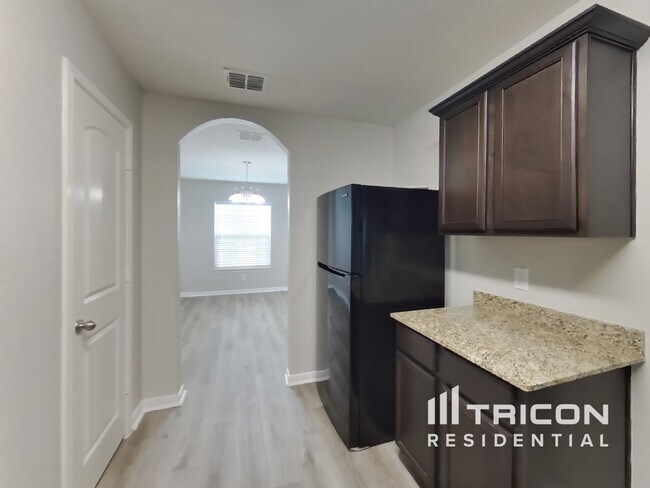 Photo - 2942 Emery Fls