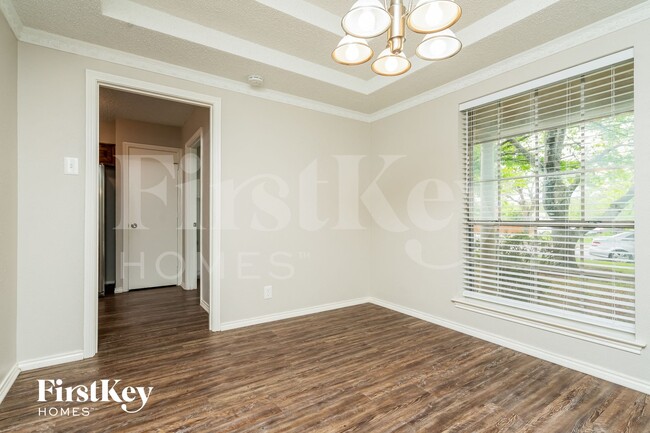 Photo - 635 Truman Ct