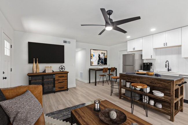 Building Photo - 2002 S Dateland Dr