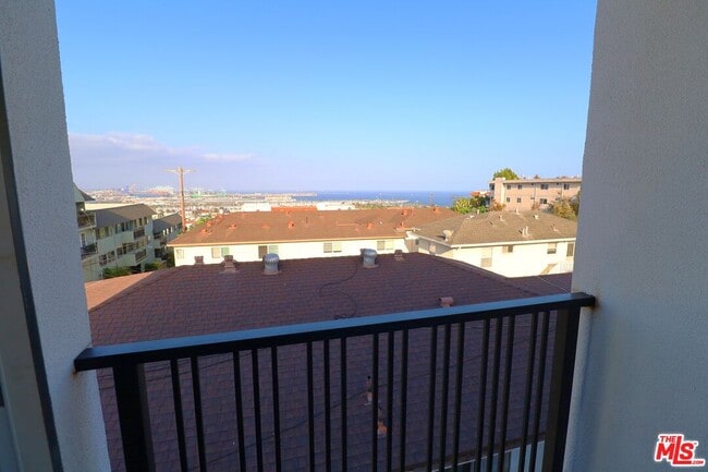 Photo - 776 W 25th St