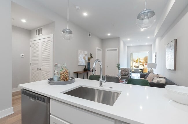 Washington Court (52 W)