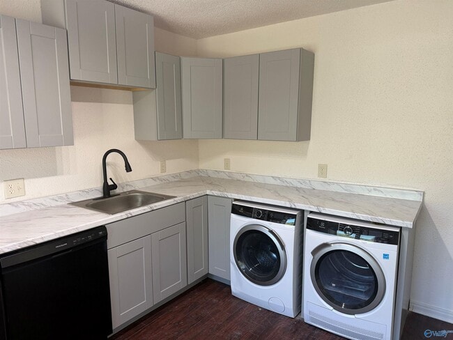 Photo - 500 Curry St NW