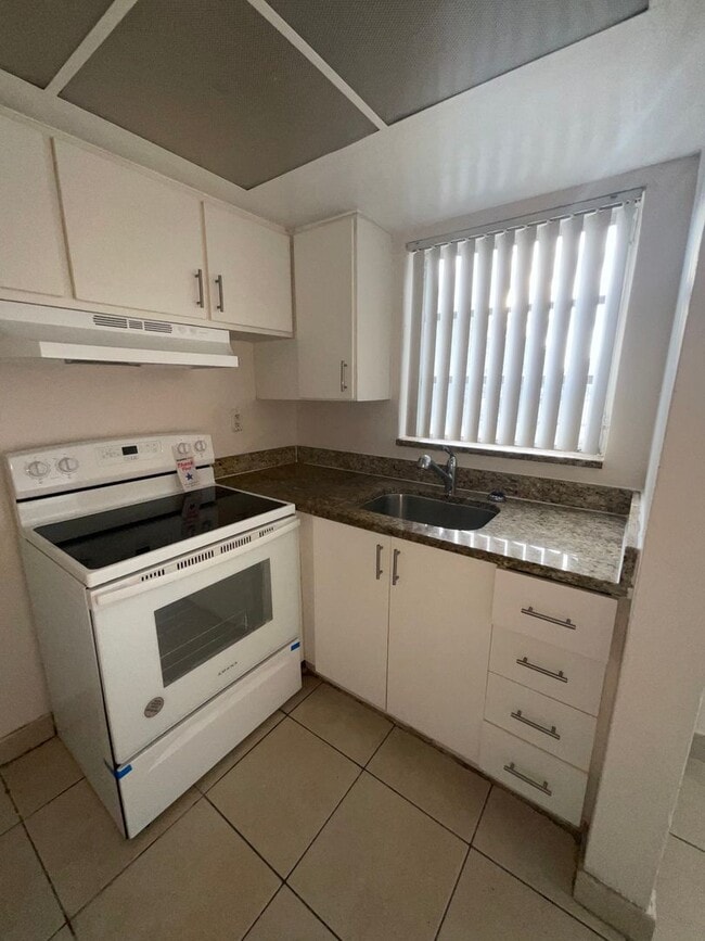 Photo - 2b1b Apartment -Now Available- Located in San Souci/ North Miami *Great Location* Unit 14