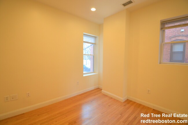 Photo - 1801 Beacon St Apartments Unit 4