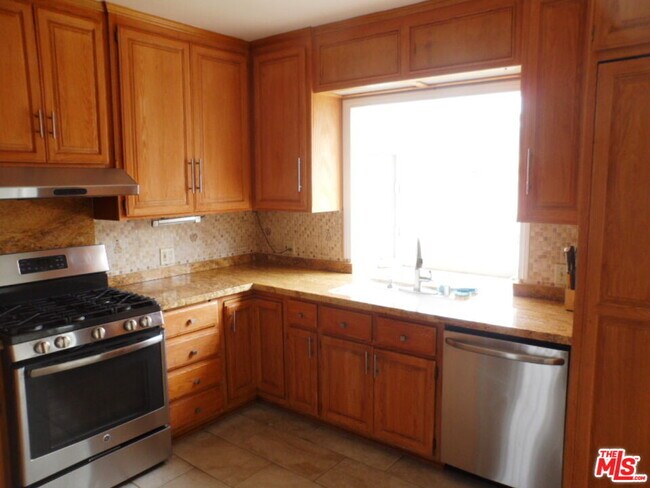 Photo - 12566 Woodbine St