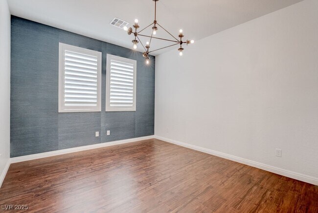 Photo - 2489 Cingoli St