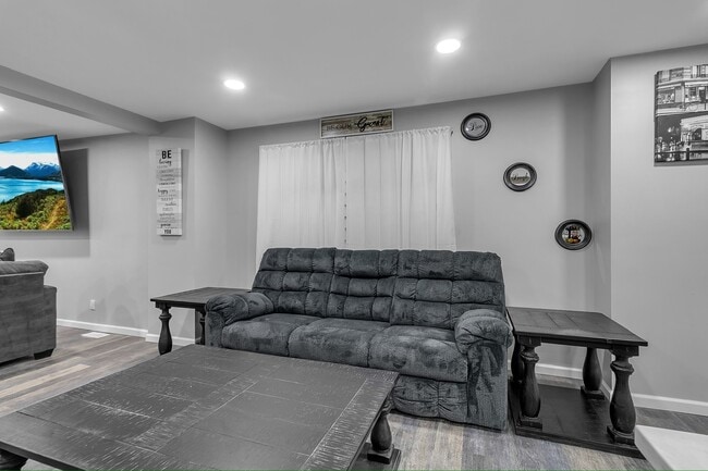 Photo - 190 Wakefield Ave