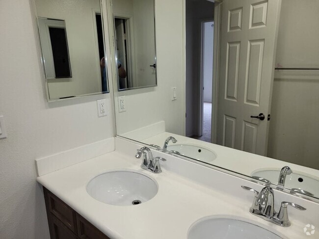 Building Photo - 21 Harrison Way Rental