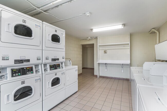 3527 Central Unit 301